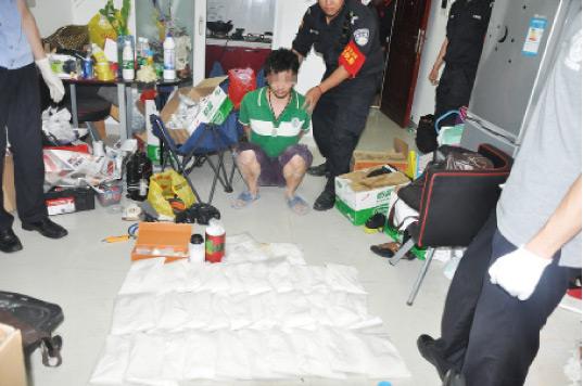 廚房水管破裂傳出刺鼻性氣味，原以為是鄰居家甲醛超標，沒想到是“絕命毒師”