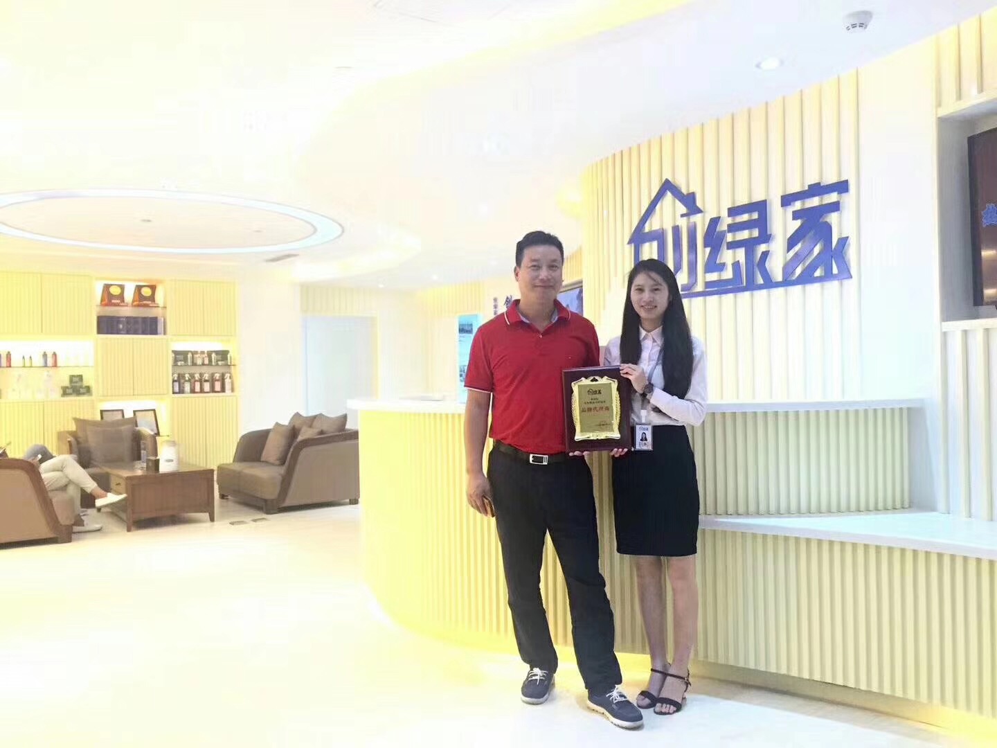 熱烈祝賀余總簽約創(chuàng)綠家海南省市級代理！