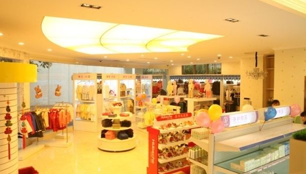 剛開業(yè)四個月的小店關(guān)門歇業(yè)，原因有兩點：一是甲醛超標了5倍多，二是老板娘因此流產(chǎn)了……