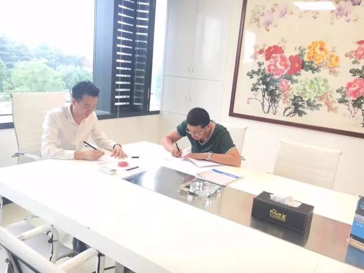 熱烈祝賀劉總簽約創(chuàng)綠家麗水市區(qū)級代理！
