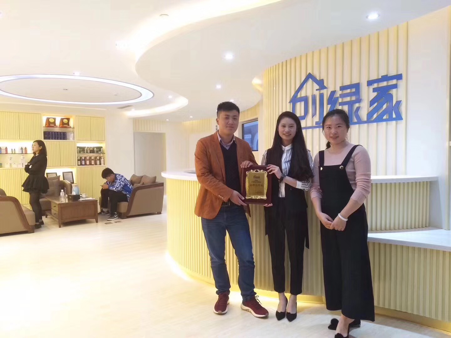 熱烈祝賀蔣總簽約創(chuàng)綠家江蘇省市級代理！
