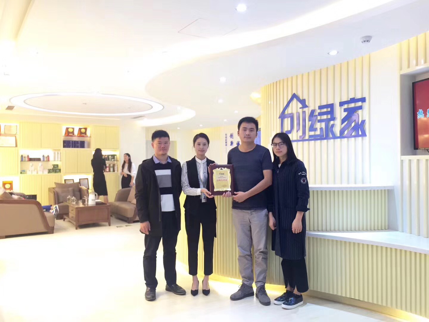 熱烈祝賀余總簽約創(chuàng)綠家江蘇省縣級市代理！