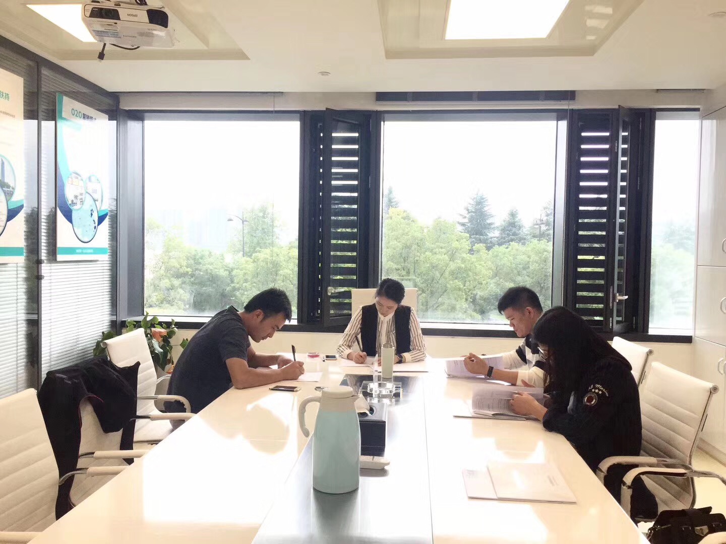 熱烈祝賀余總簽約創(chuàng)綠家江蘇省縣級市代理！