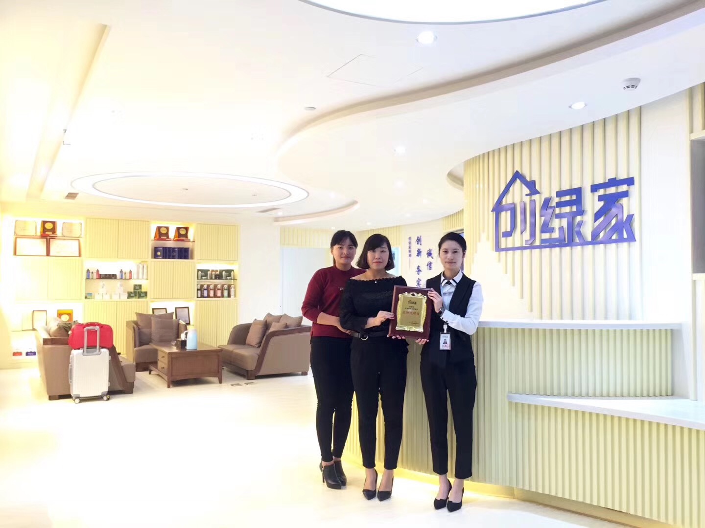 熱烈祝賀梁總簽約創(chuàng)綠家貴州省縣級市代理！
