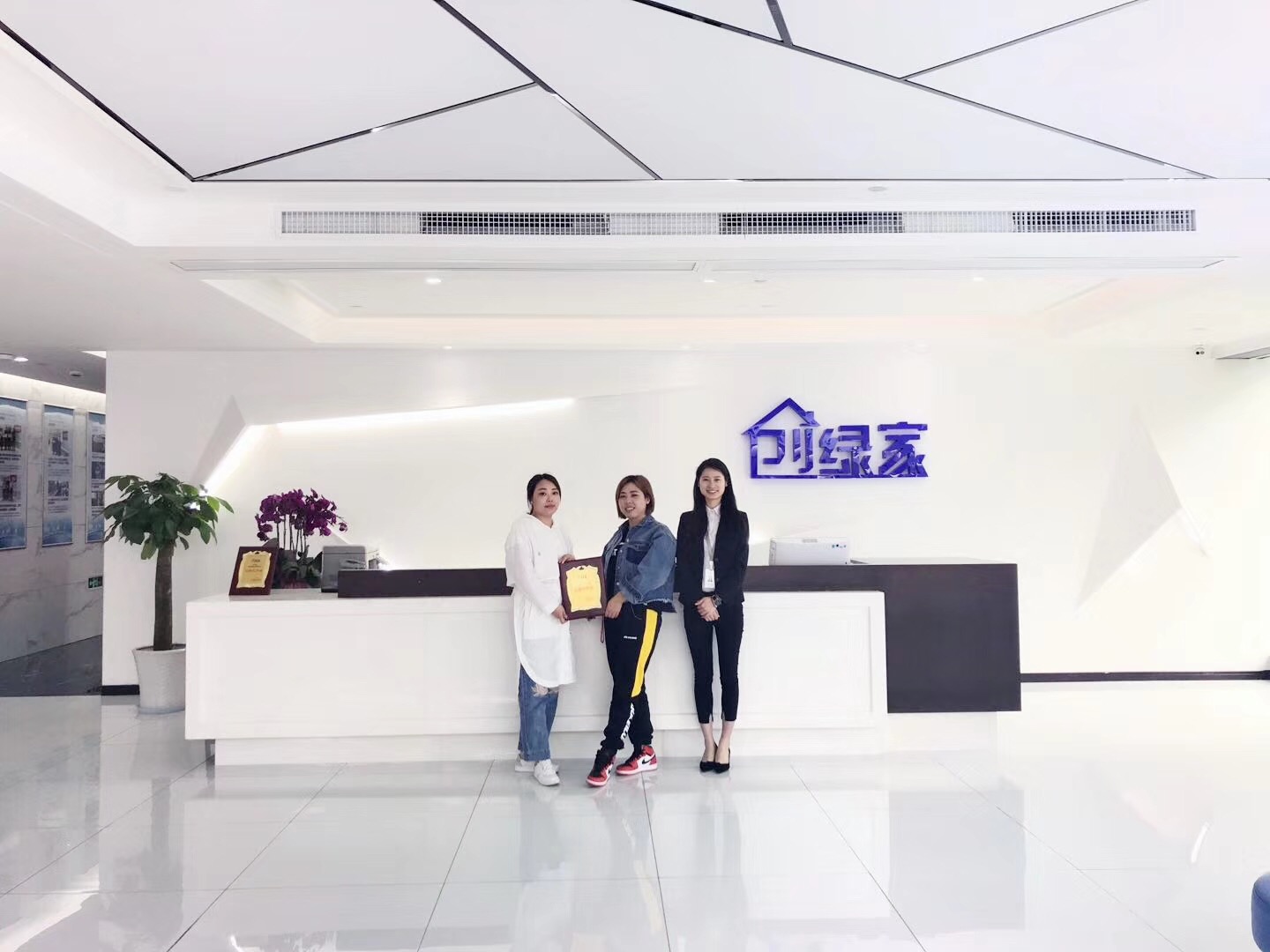 熱烈祝賀劉總姐妹簽約創(chuàng)綠家福州市區(qū)級代理！