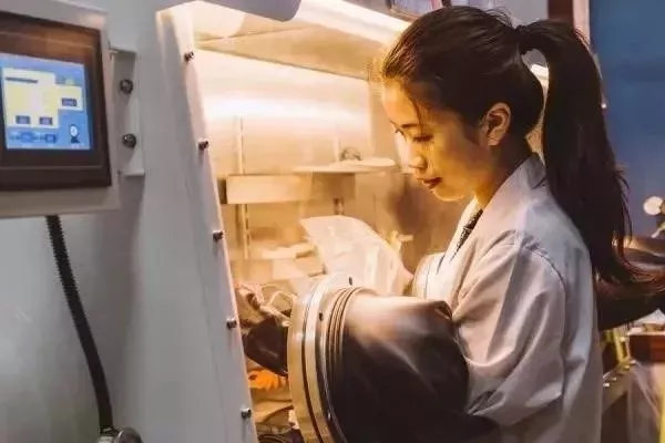 青春是用來奮斗的，除甲醛的青春最美麗！