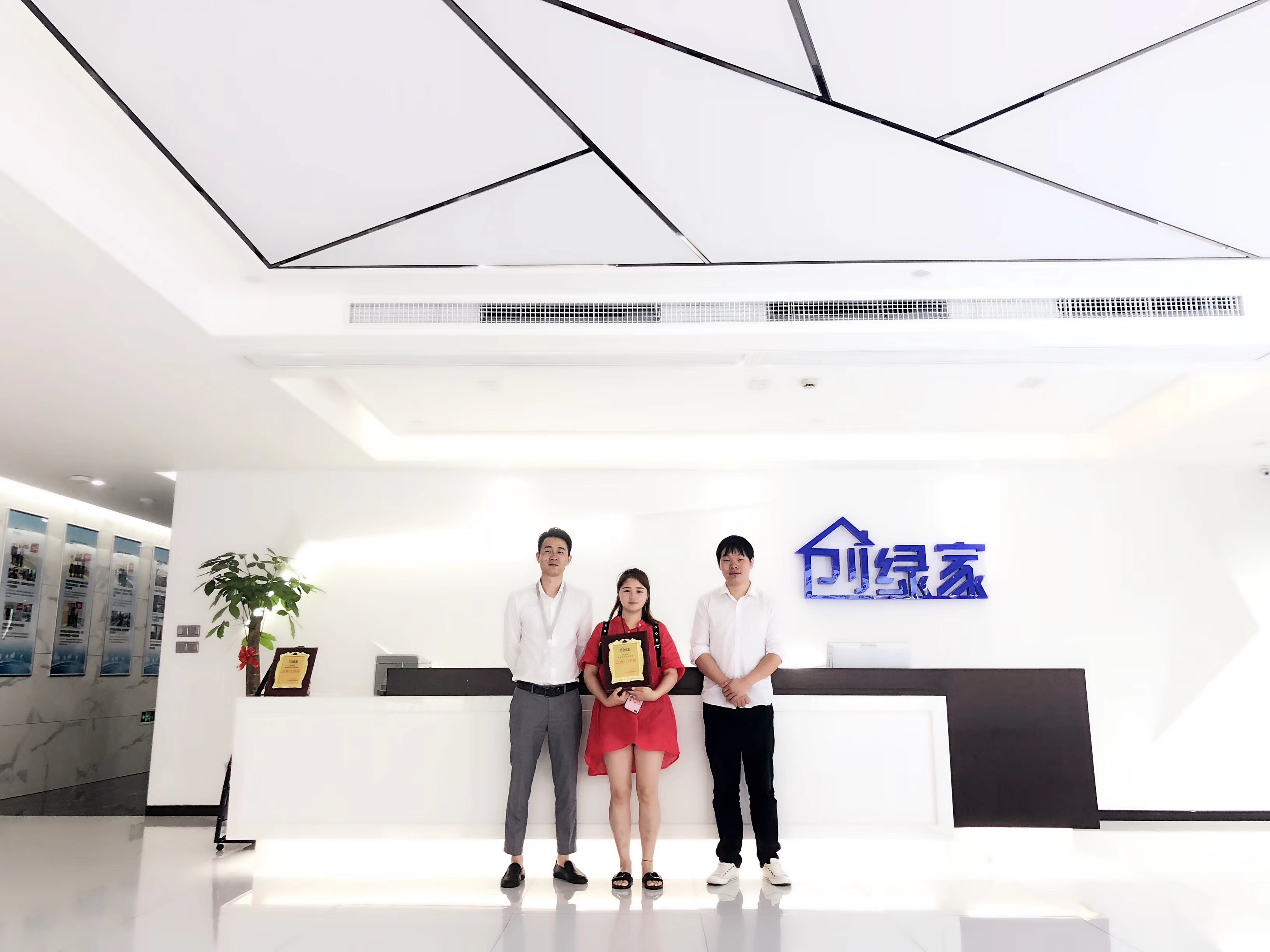 熱烈祝賀吳總團(tuán)隊(duì)簽約創(chuàng)綠家成都市區(qū)級代理！