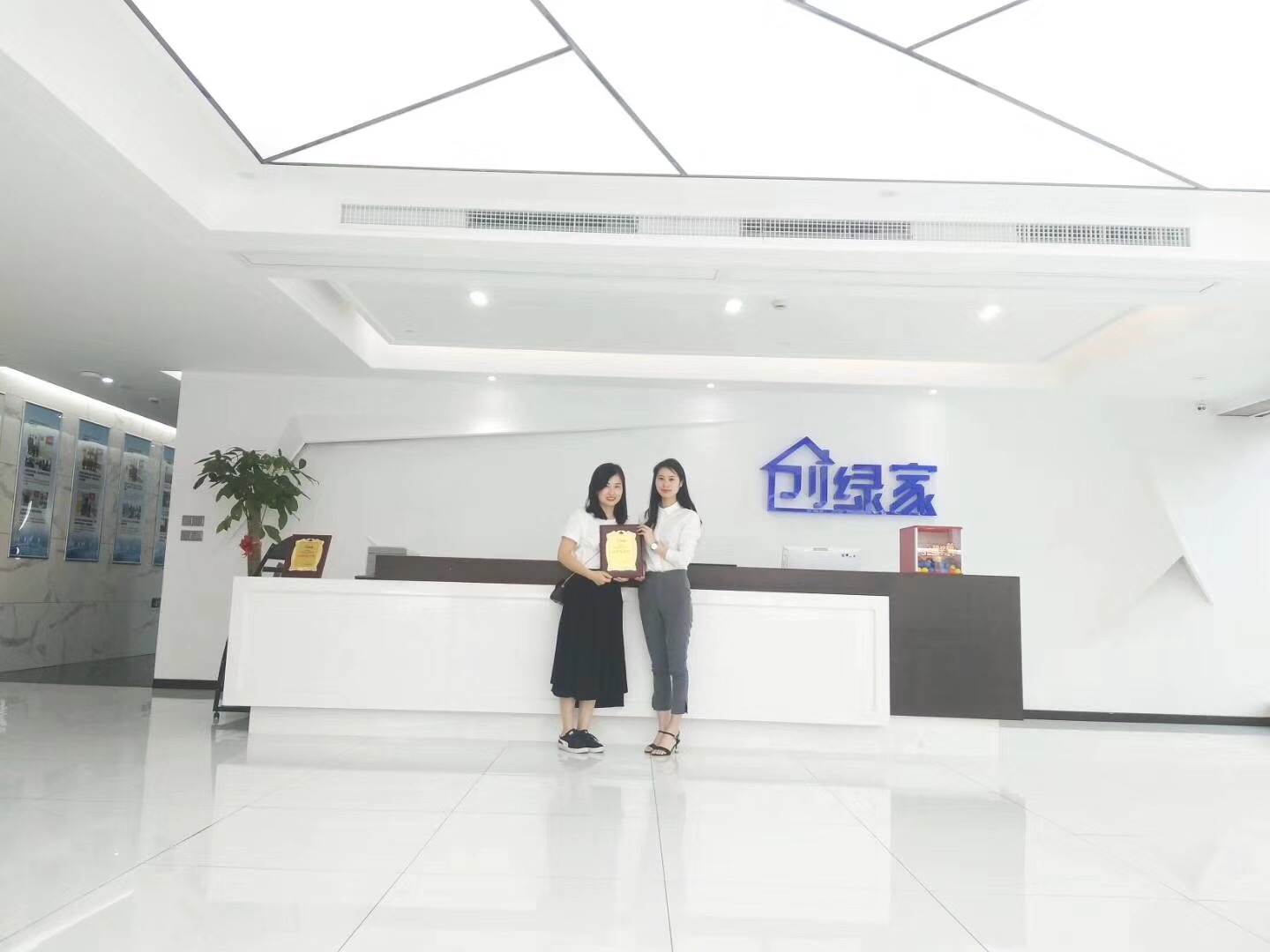熱烈祝賀姚總、張總夫婦簽約創(chuàng)綠家揚(yáng)州市區(qū)級(jí)代理！