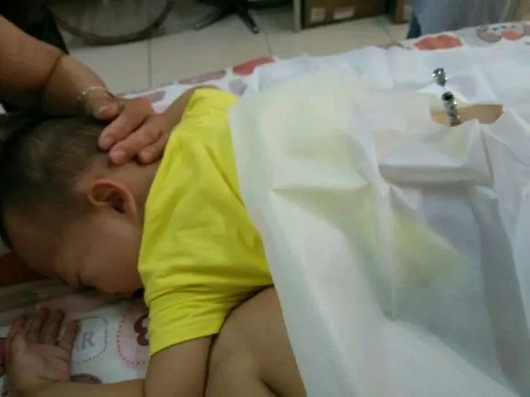 4歲男孩和媽媽辦“婚禮”，真相令人淚崩！