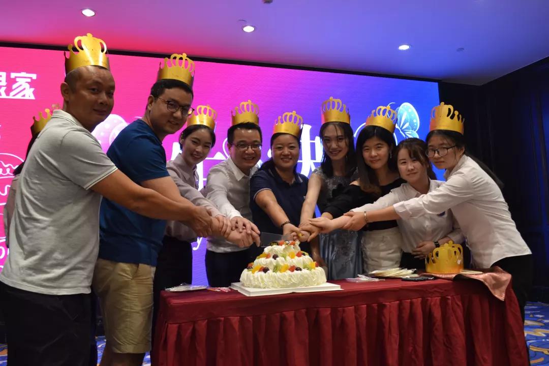 創(chuàng)綠家環(huán)保2018年中工作會議暨5周年慶典圓滿結束！