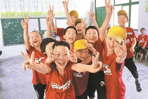 開(kāi)學(xué)倒計(jì)時(shí)，學(xué)校除甲醛讓熊孩子們?cè)獨(dú)鉂M滿迎接新學(xué)期！