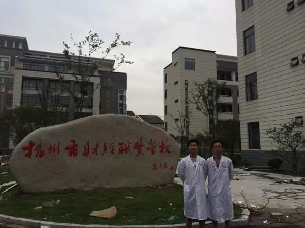開(kāi)學(xué)倒計(jì)時(shí)，學(xué)校除甲醛讓熊孩子們?cè)獨(dú)鉂M滿迎接新學(xué)期！