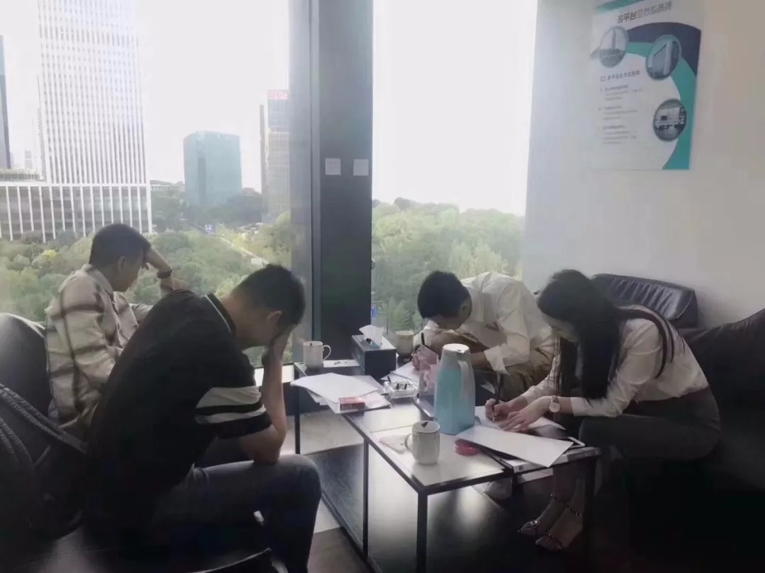 熱烈祝賀馮總、李總、龔總簽約創(chuàng)綠家清遠(yuǎn)市區(qū)級(jí)代理！