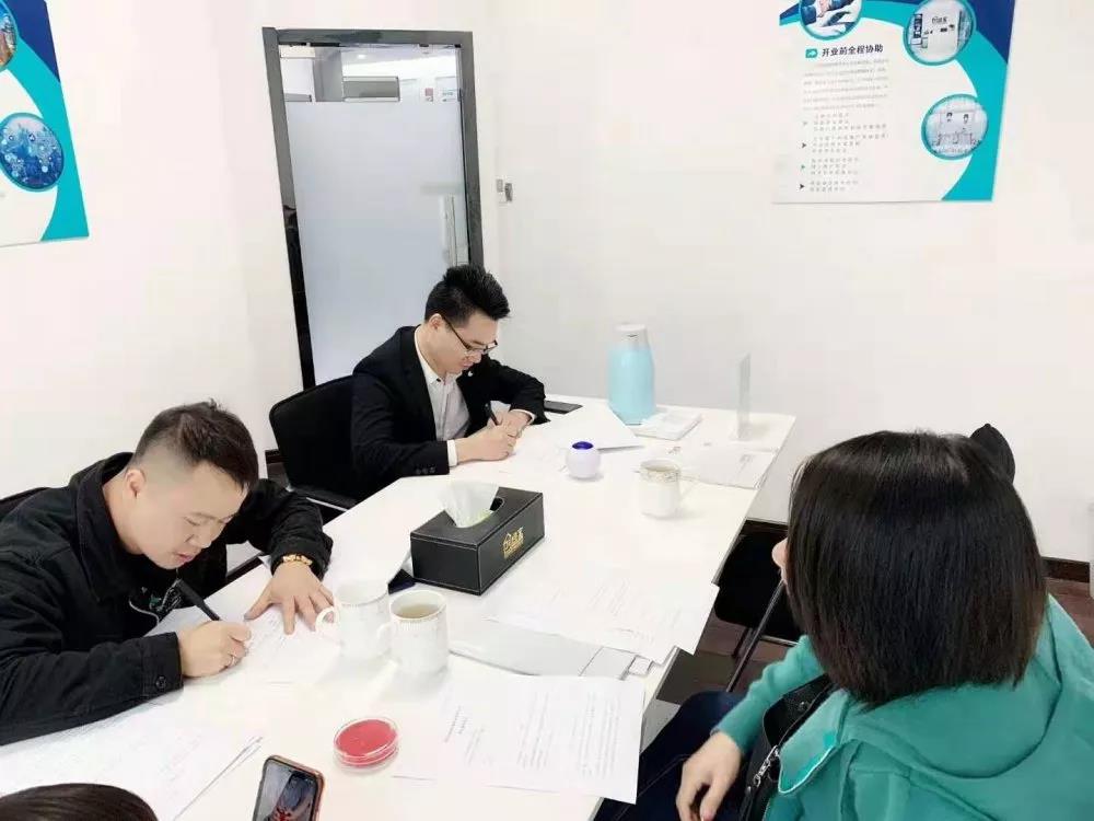 熱烈祝賀張總簽約創(chuàng)綠家貴州省六盤水市縣級代理！