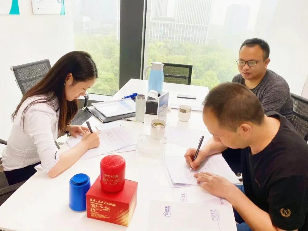 熱烈祝賀袁總陳總簽約創(chuàng)綠家浙江省寧波市區(qū)級代理！