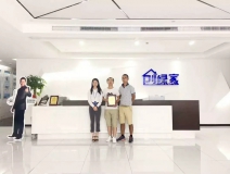 熱烈祝賀劉總、汪總簽約創(chuàng)綠家荊州市縣級代理