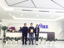 熱烈祝賀張總父子簽約創(chuàng)綠家江蘇省市級代理！