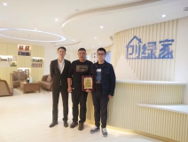 熱烈祝賀何總父子簽約創(chuàng)綠家江西省市級(jí)代理！